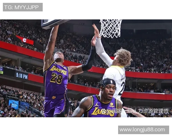 湖人对阵篮网的精彩对决引发球迷热潮全场座无虚席气氛火爆