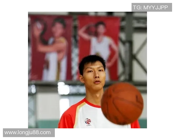 易建联的篮球传奇之路：从青涩少年到国家队核心的奋斗历程与辉煌成就